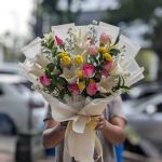 buket cantik dari raja florist semarang. dengan perpaduan bunga lily dan bunga mawar