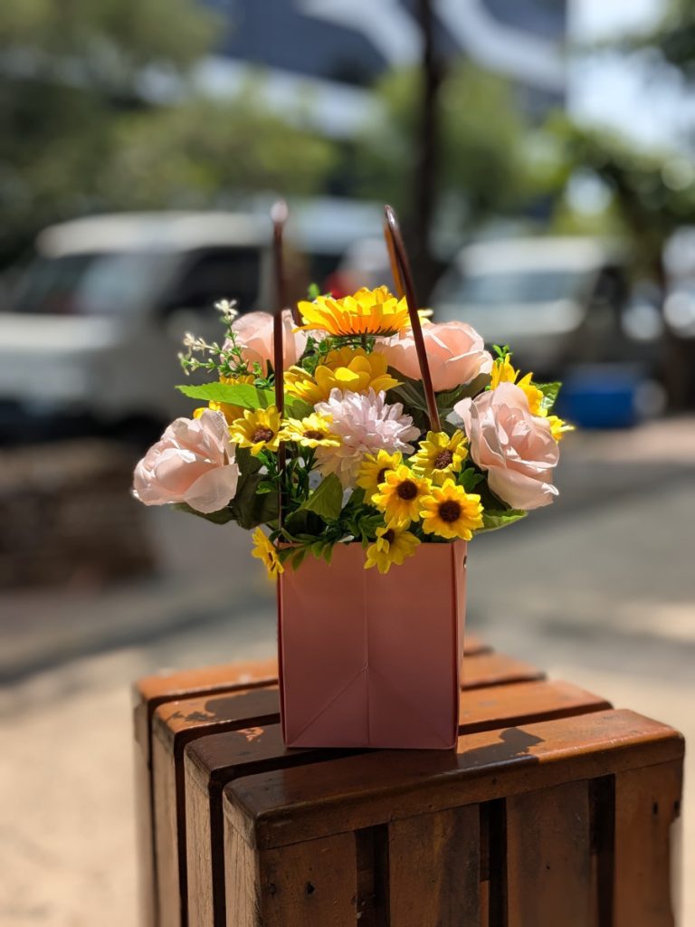 Flower Bag Raja Florist – Hadiah Bunga Praktis & Estetik | Toko Bunga Terbaik Semarang