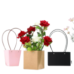 Flower bag isi bunga artificial dari Raja Florist Semarang – hadiah estetik yang awet dan cocok untuk berbagai acara