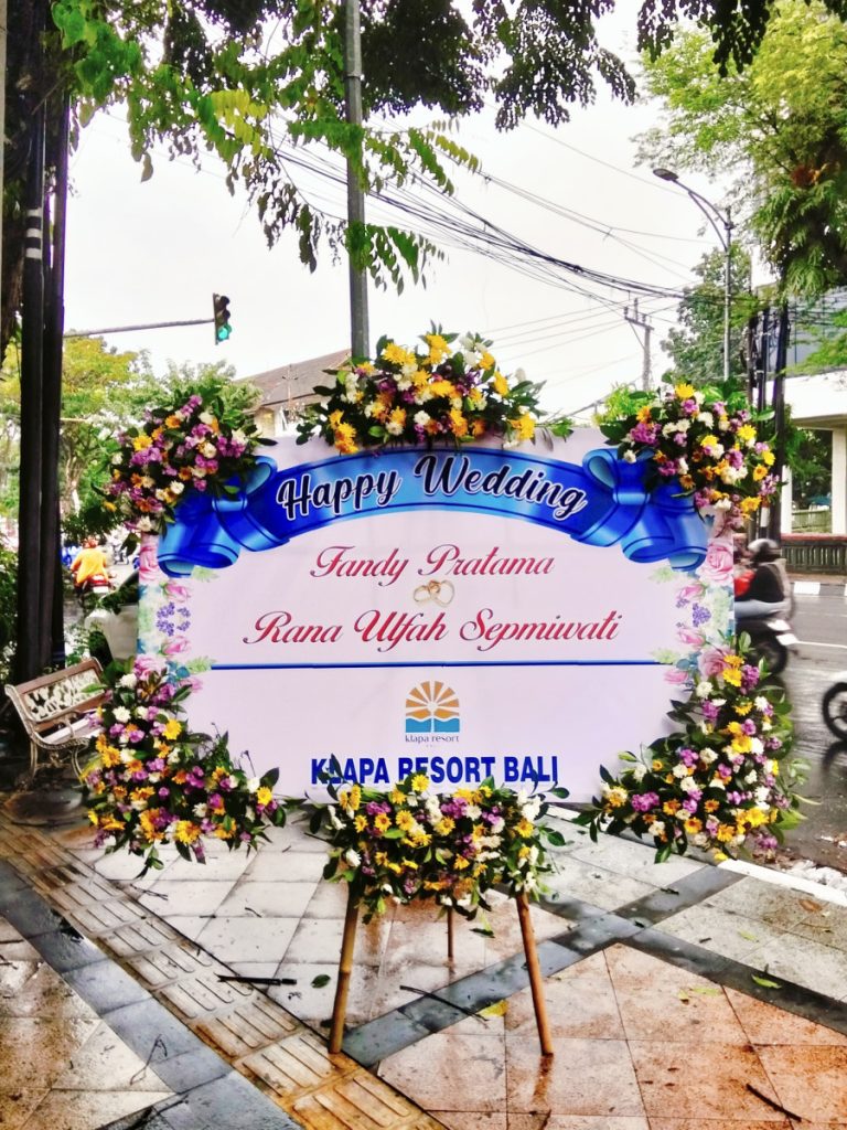 Karangan bunga papan printing modern dari florist dan toko bunga terpercaya di Semarang