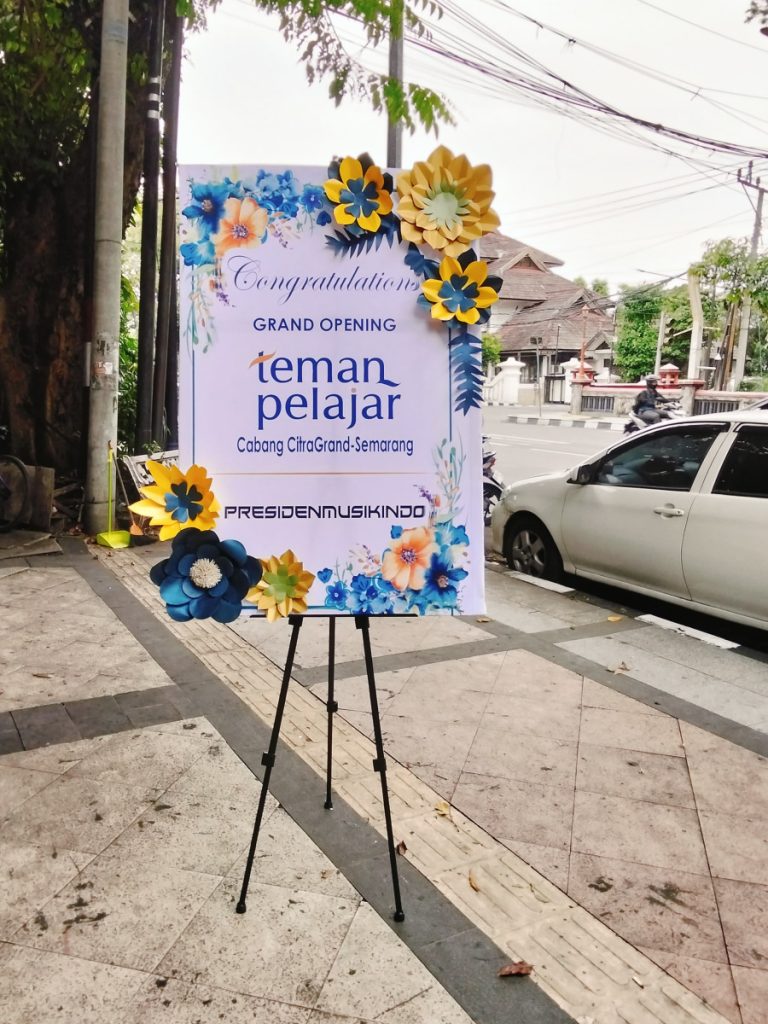 Paper flower handmade pada karangan bunga papan dengan teknik lipat origami – Raja Florist Semarang