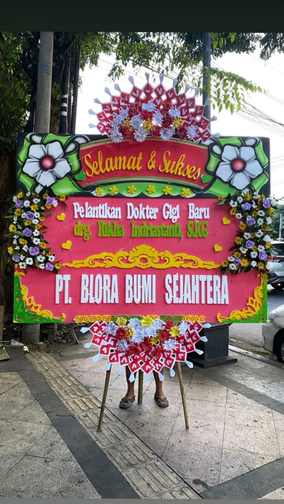 Karangan bunga papan styrofoam dengan bunga artificial eksklusif dari Raja Florist Semarang, tidak mudah layu dan tampilan rapi