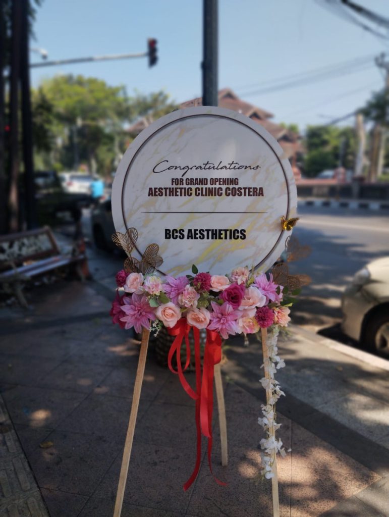Karangan bunga standing akrilik eksklusif dari Raja Florist, florist dan toko bunga terpercaya di Semarang