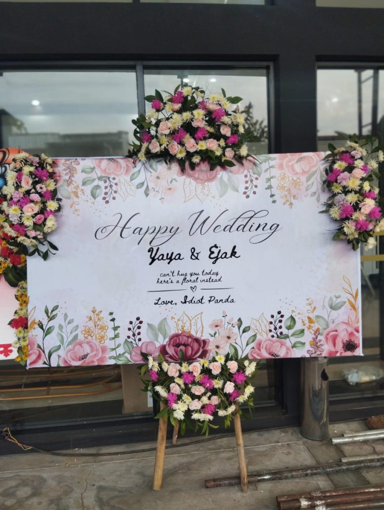 Karangan bunga elegan untuk ucapan selamat grand opening dari perusahaan, warna formal dan desain profesional – Raja Florist Semarang