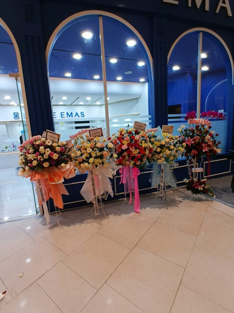 Raja Florist Semarang unggul dengan pelayanan cepat dan rangkaian bunga elegan