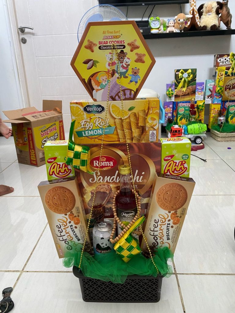 Hampers premium Raja Florist Semarang, hadiah eksklusif untuk Lebaran, Natal, atau ucapan terima kasih.
