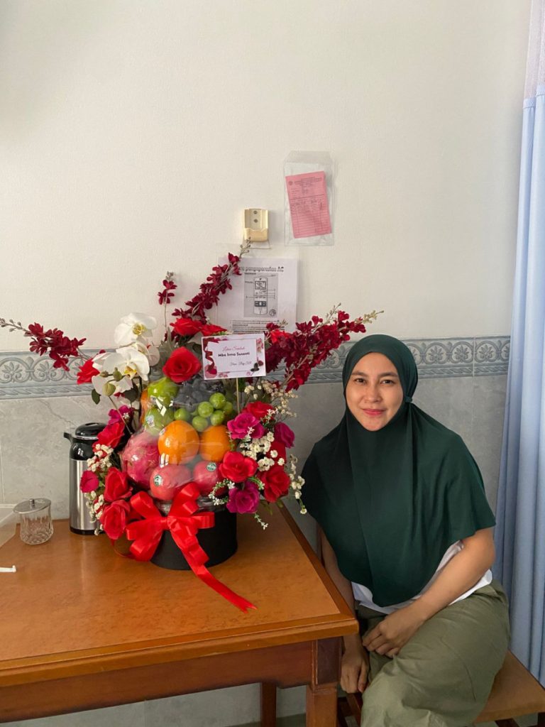 Parcel buah segar dari Raja Florist, toko bunga Semarang terpercaya, cocok untuk hadiah sehat dan penuh perhatian.