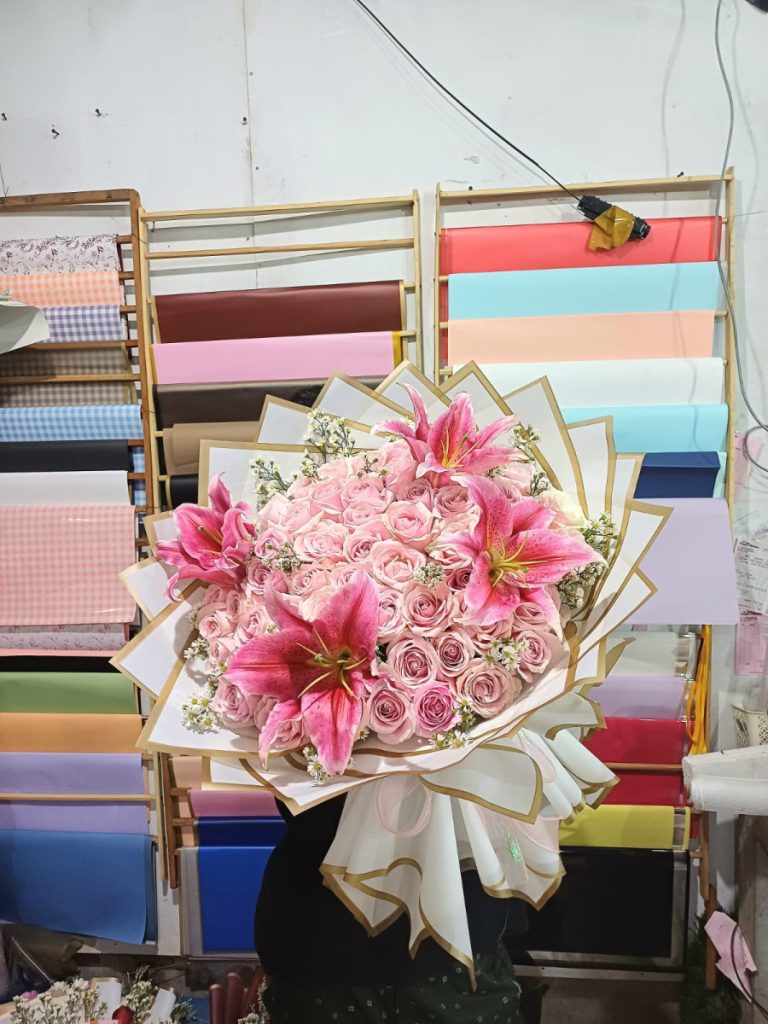 Nikmati keindahan bunga, kehangatan pelayanan, dan berbagai keuntungan eksklusif lainnya.
Bersama Raja Florist Semarang – Ketika Kata Tak Cukup, Biarkan Bunga Berbicara. 