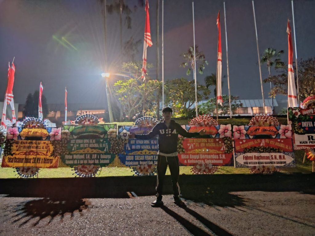 Karangan bunga papan Semarang Rp450.000 sudah termasuk ongkir dengan pilihan styrofoam dan printing modern